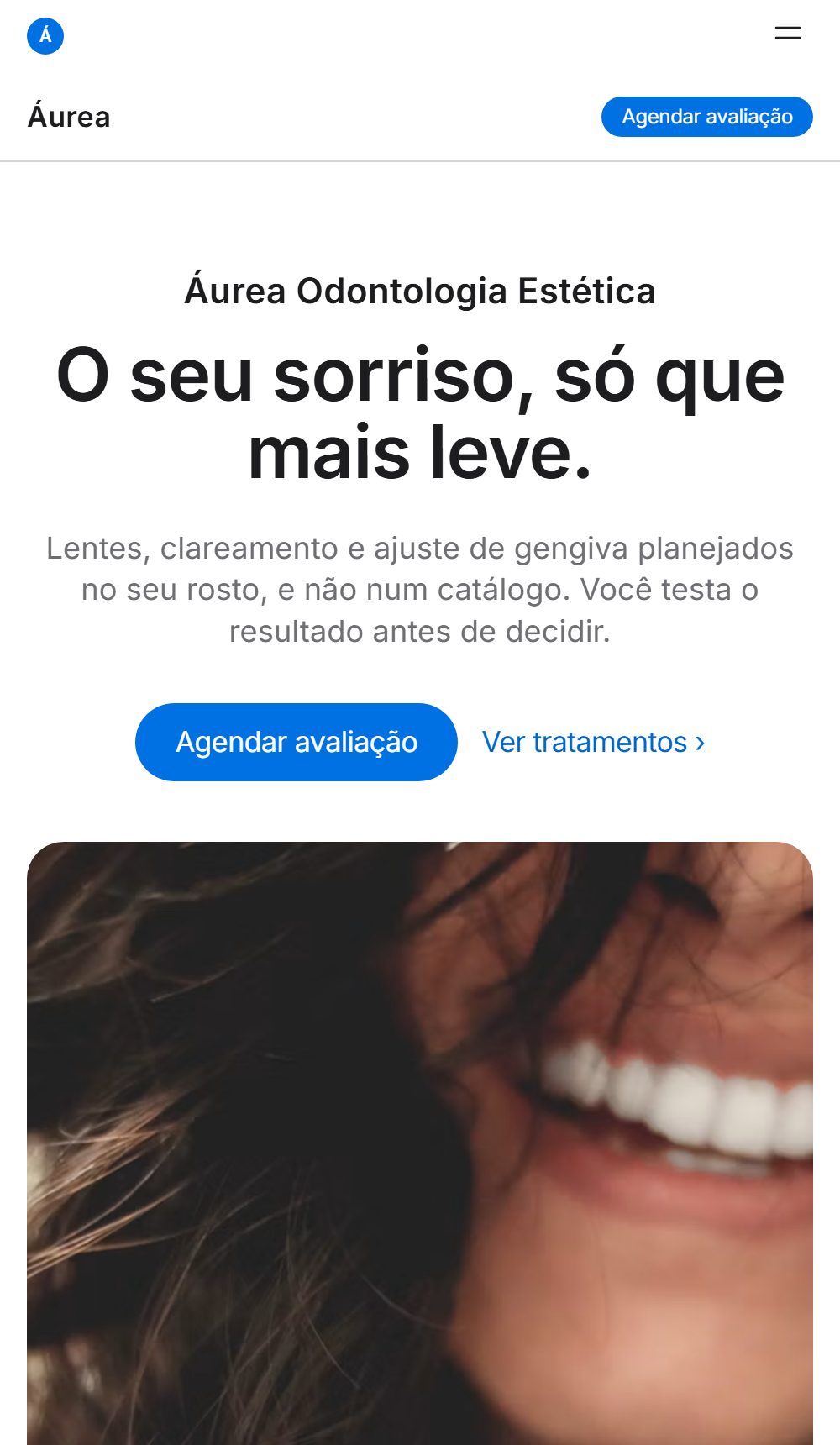 Modelo Áurea aberto no celular
